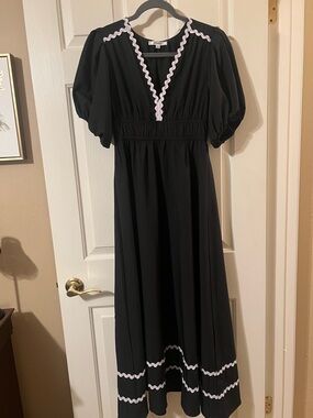 NWOT Black and White Ric-Rac Puff Sleeve High Elastic Waist Maxi Dress Size S